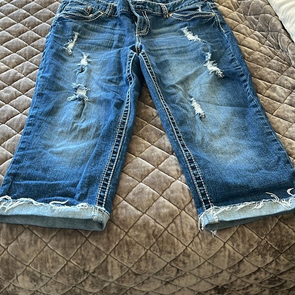 Maurices cuffed capris - Picture 1 of 2